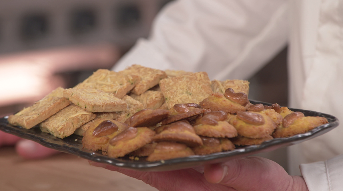 Bak meet met MAX: Parmezaankoekjes en kaasbolletjes