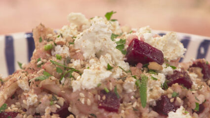 Kook mee met MAX: geroosterde pastinaak-bulgursalade met feta en dukkah