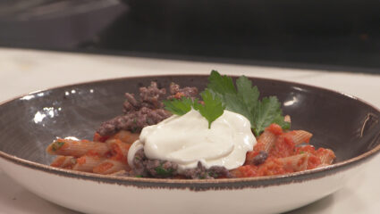 Kook mee met MAX: Turkse pasta met paprikasaus, gehakt en yoghurt