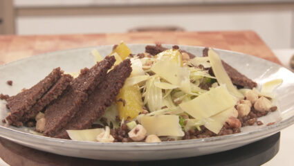 Kook mee met MAX: venkel-sinaasappelsalade met knapperige linzen en oude kaas