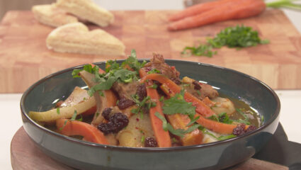 Kook mee met MAX: tajnie met koolrabi en rozijntjes