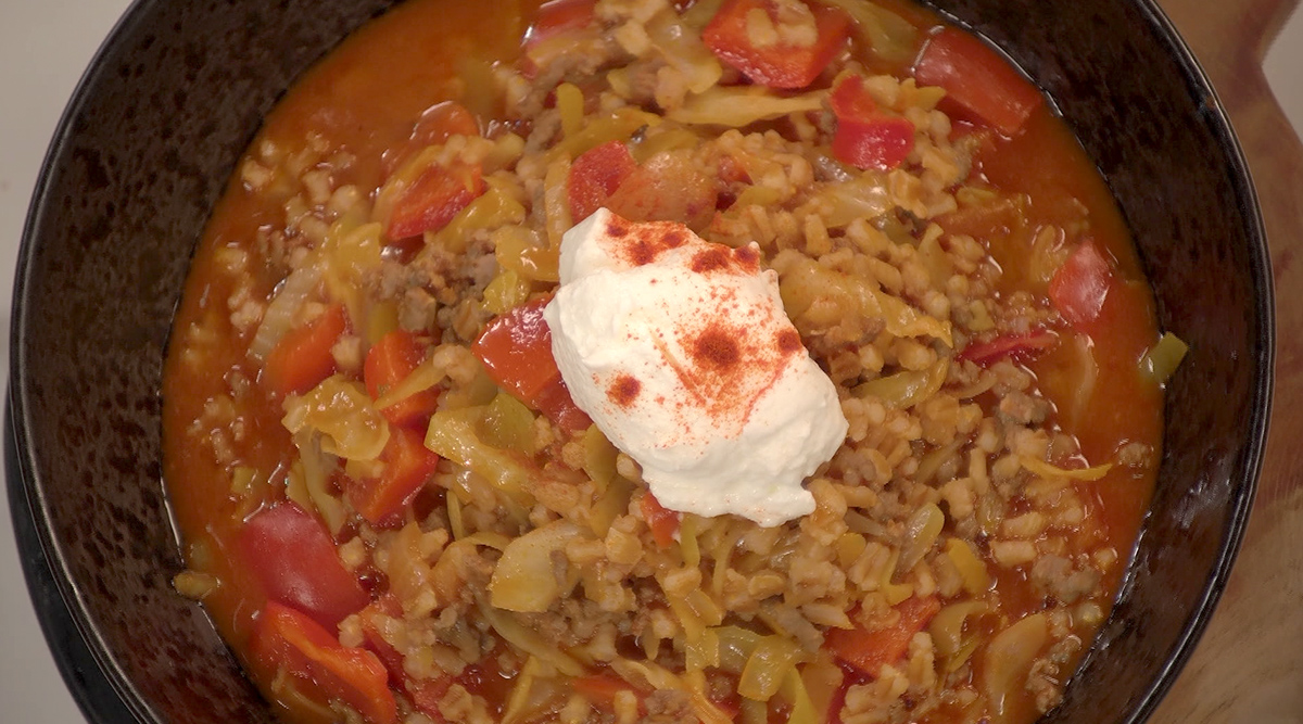 Kook mee met MAX: goulashsoep met rund en spelt.