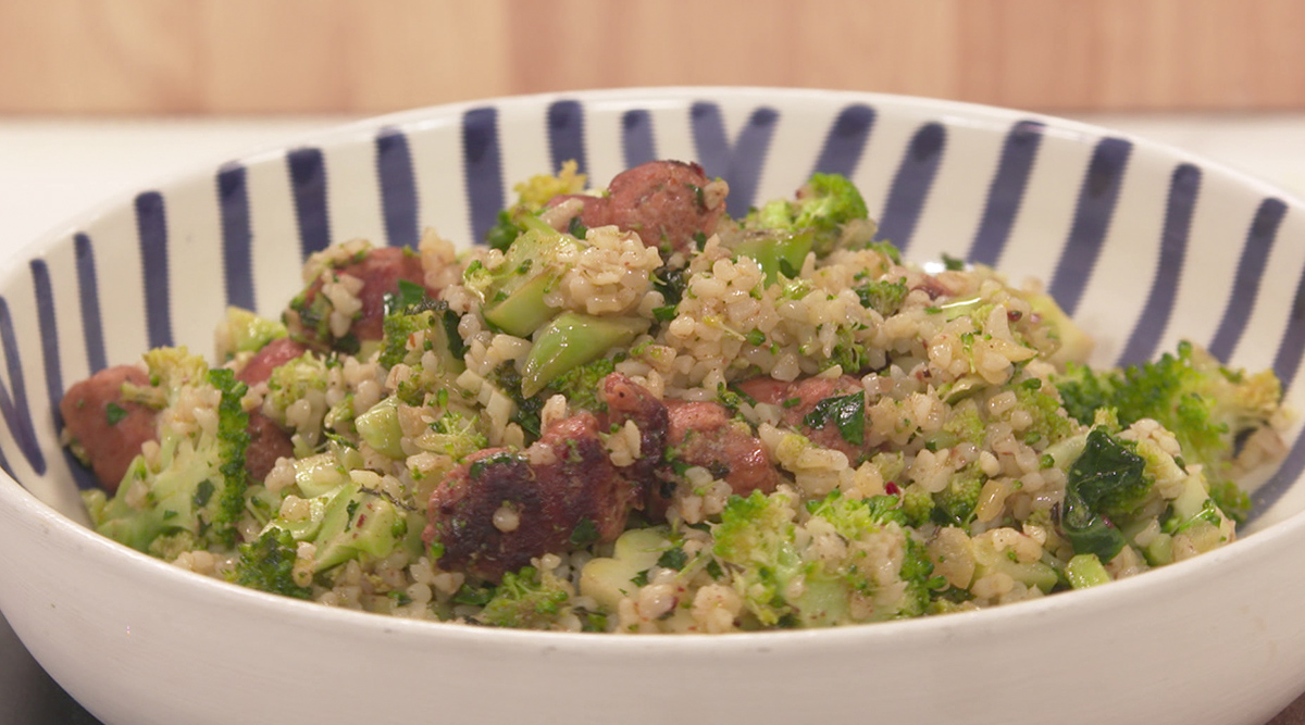 Kook mee met MAX: Kruidige broccoli-bulgursalade met merguez