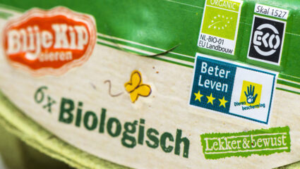 Keurmerk op een doos eieren.