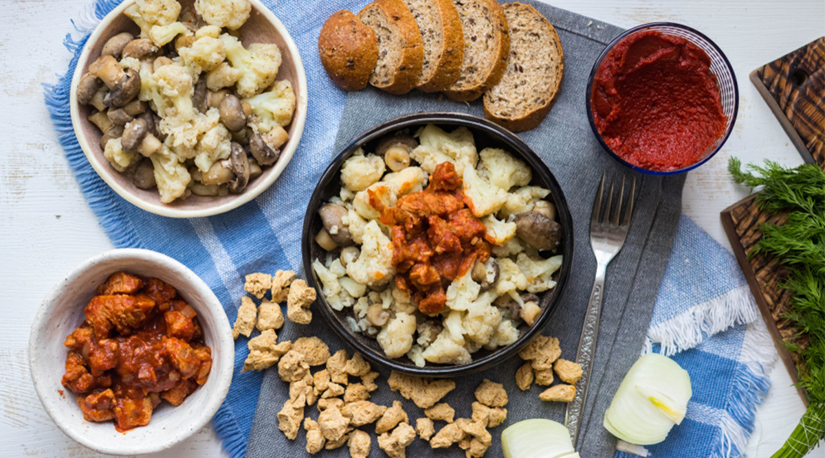 Vleesvervangers op tafel.