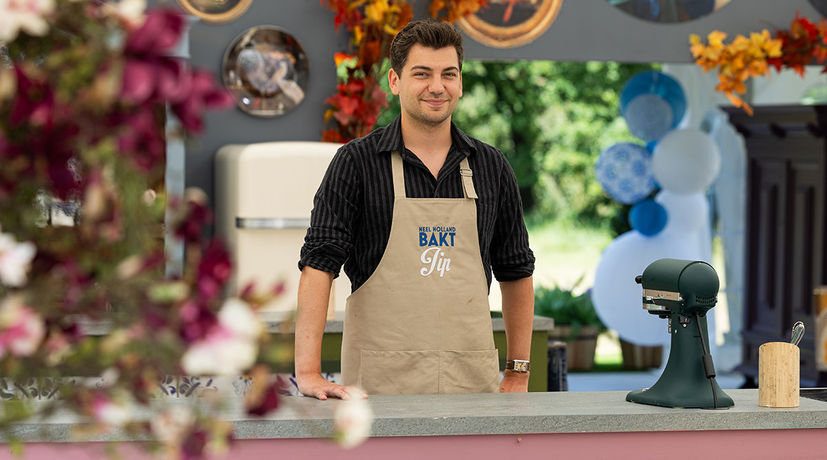 Rabarber-grapefruit meringuetaart met basilicumbotercrème van Jip uit Heel Holland Bakt