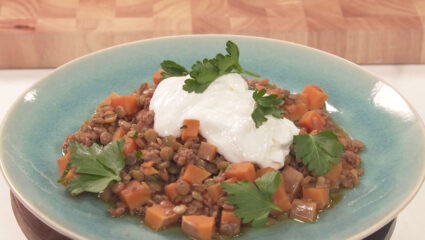 Kook mee met MAX: linzenstoof met pompoen en lamsgehakt.