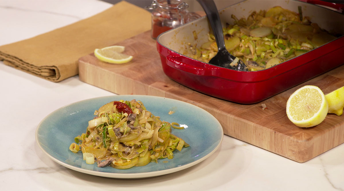Kook mee met MAX: pittige ovenschotel met sardines, prei en aardappel.