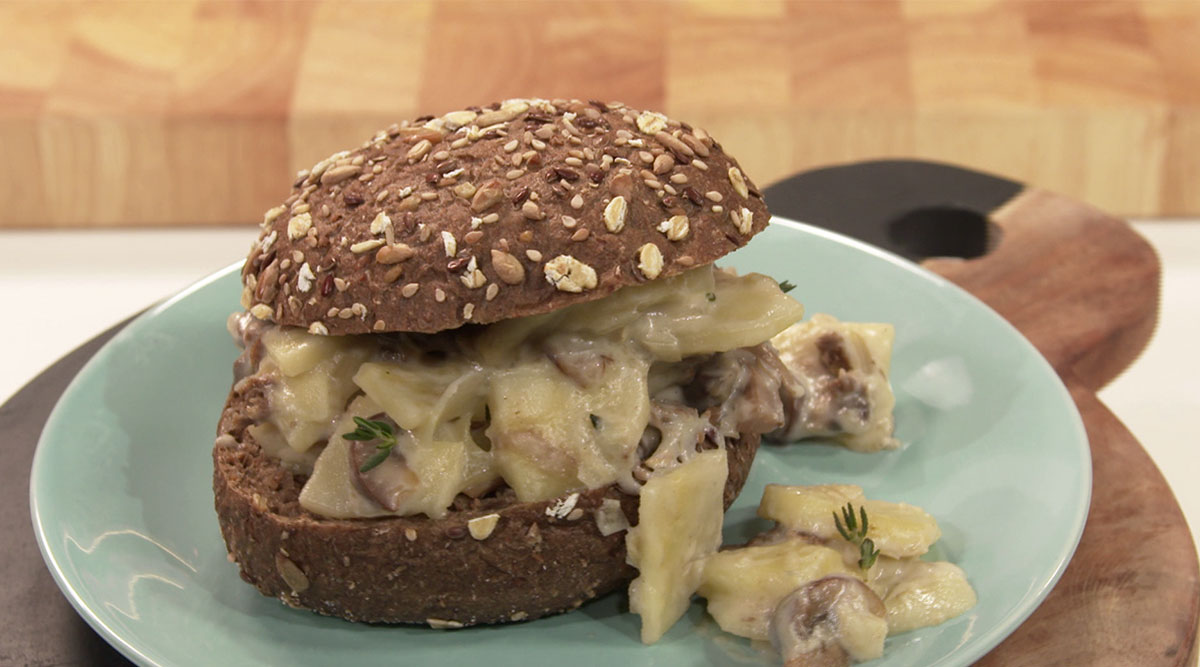 Kook mee met MAX: Broodje pastinaak-paddenstoelenragout