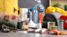 caseofemmergency_shutterstock_2151701511_1200x667 De uitrusting van een noodpakket.