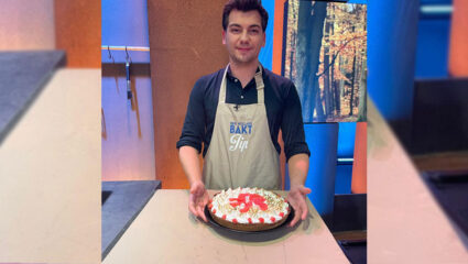 Jip uit Heel Holland Bakt met zijn zelfgemaakte taart.