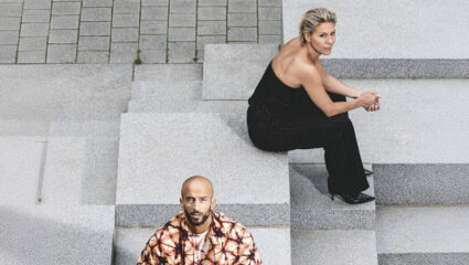 De poster voor de voorstelling Gedeelde grond met Mouna Laroussi en Walid Benmbarek.