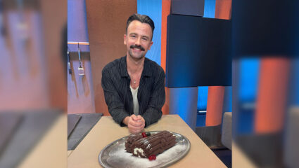 Christiaan de Vries met zijn yule log.