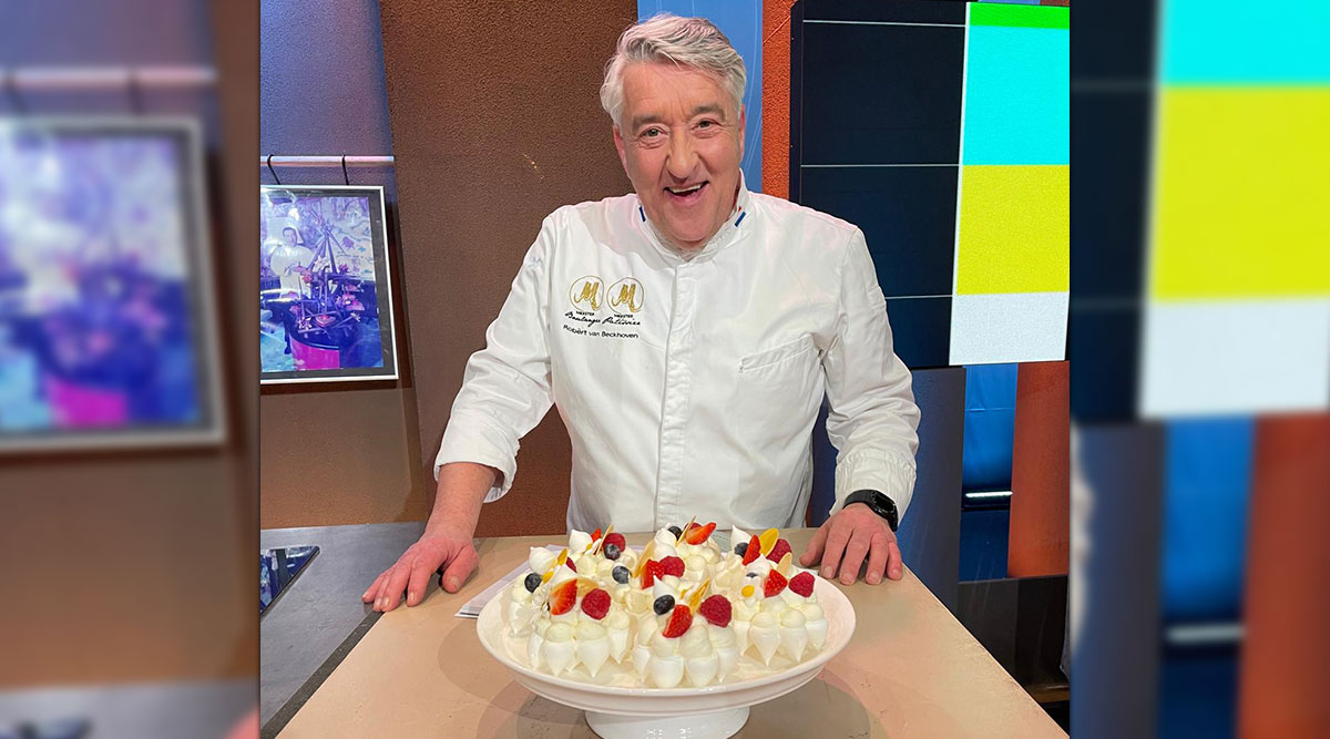 Robèrt van Beckhoven met zijn pavlova met rood fruit.