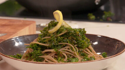 Kook mee met MAX: pasta met ansjovis, boerenkool en citroen.