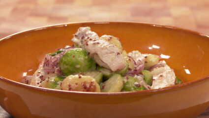 Kook mee met MAX: gebakken gnocchi met kipfilet en spruitjes in mosterd-roomsaus