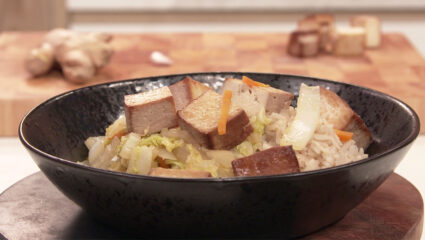 Kook mee met MAX: stoof van Chinese kool en gerookte tofu