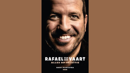 De omslag van het boek Alles op Intuïtie van Rafael van der Vaart.
