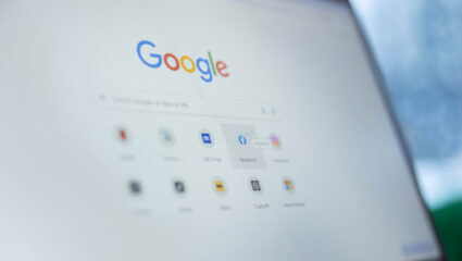 Google zoekmachine op een beeldscherm