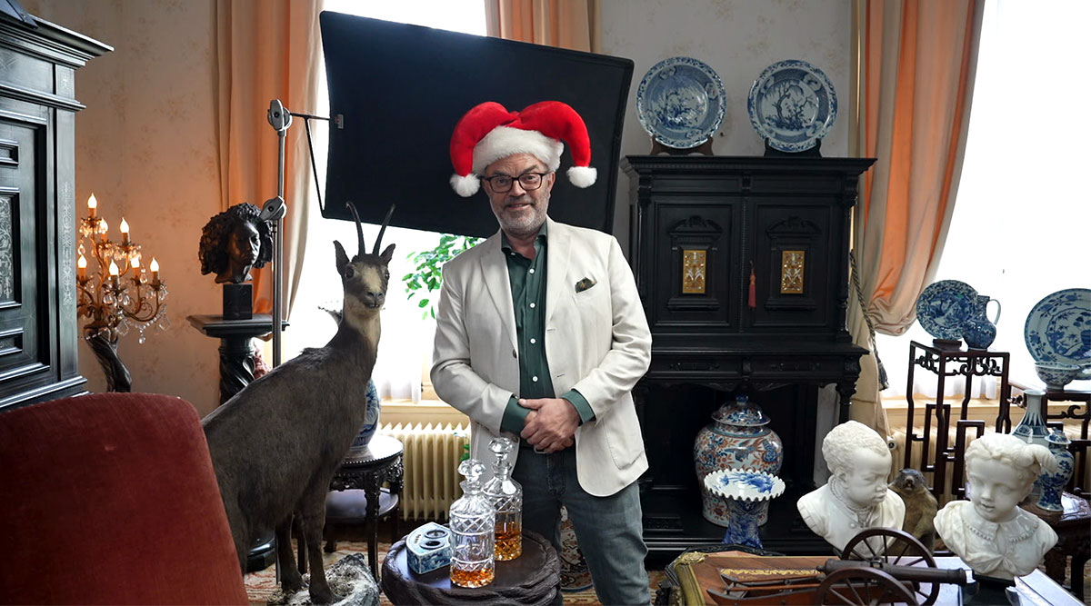 Expert Arnold Wegh in de kerstspecial van Van onschatbare waarde.