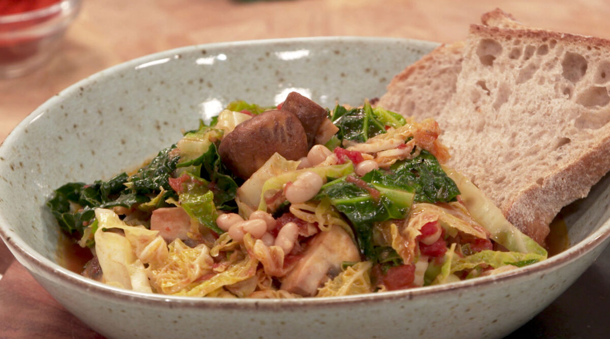 Kook mee met MAX: Spaanse savooiekoolstoof met witte bonen