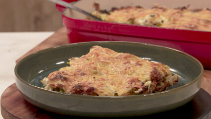 Kook mee met MAX: lasagne met prei, mosterd en oude kaas