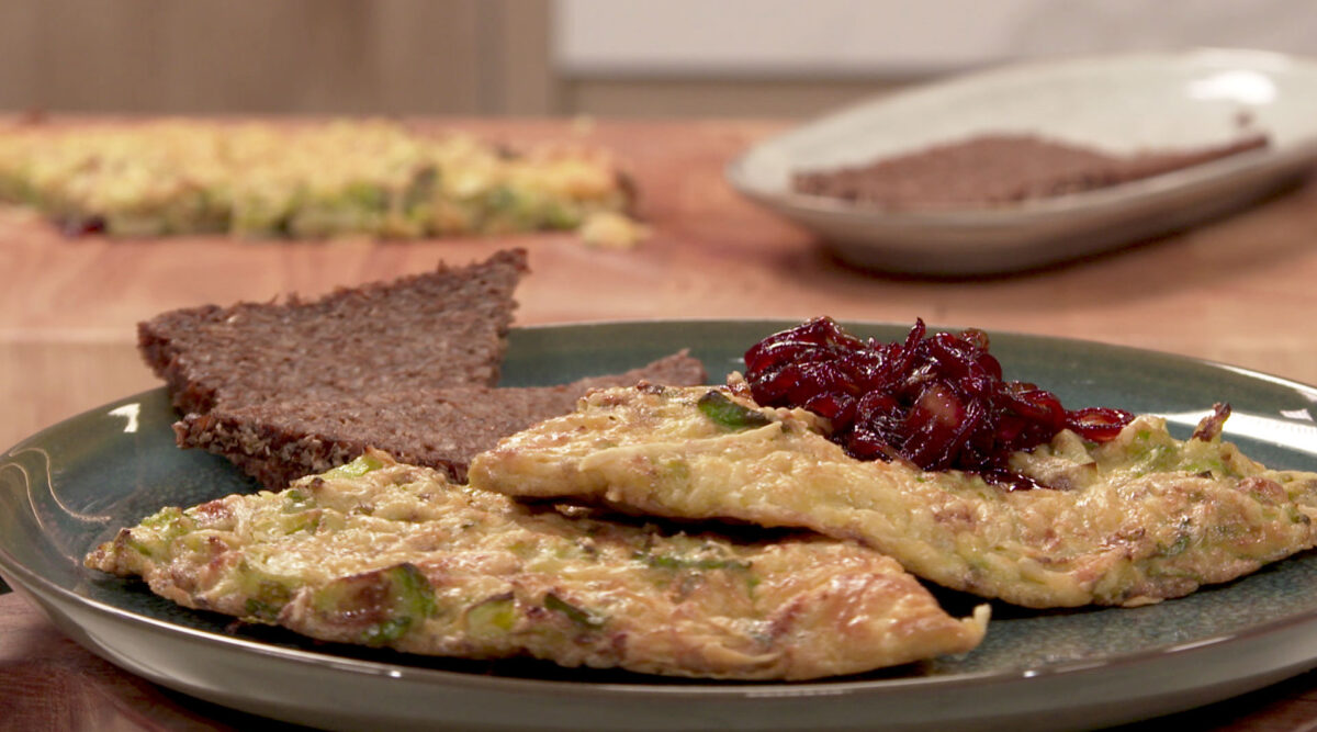 Kook mee met MAX: frittata met spruitjes, oude kaas en zoete uien