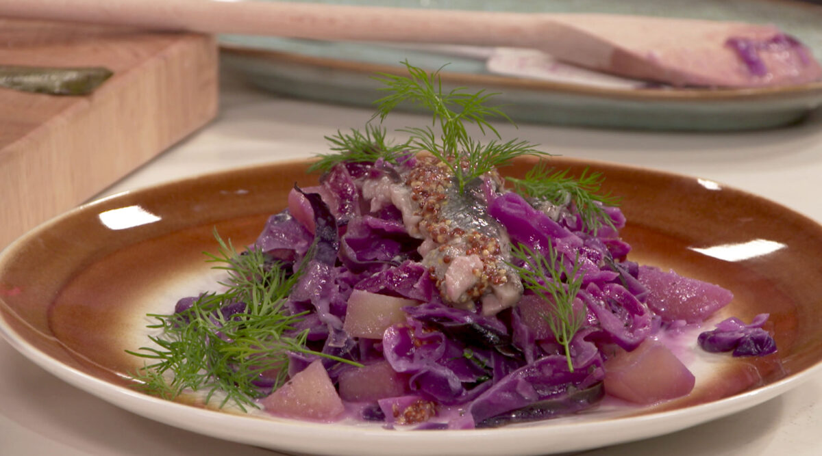 Kook mee met MAX: Scandinavische haringstoof met rodekool en aardappel