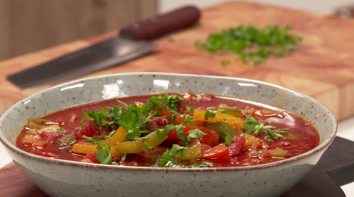 Kook mee met MAX: Spaanse rijstsoep met chorizo en paprika