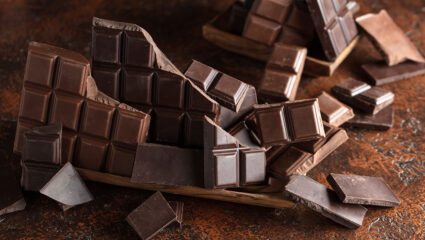 Chocoladereep van melk en pure chocolade.