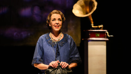 Een scènefoto uit Viva la Diva met Frédérique Sluyterman van Loo en Erik Brey.