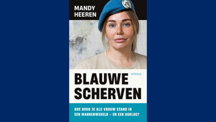 Win boek Blauwe scherven van Mandy Heeren