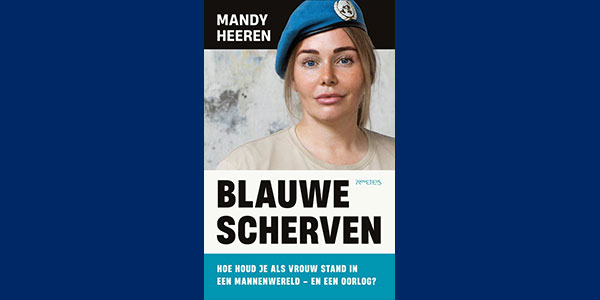 Win boek Blauwe scherven van Mandy Heeren