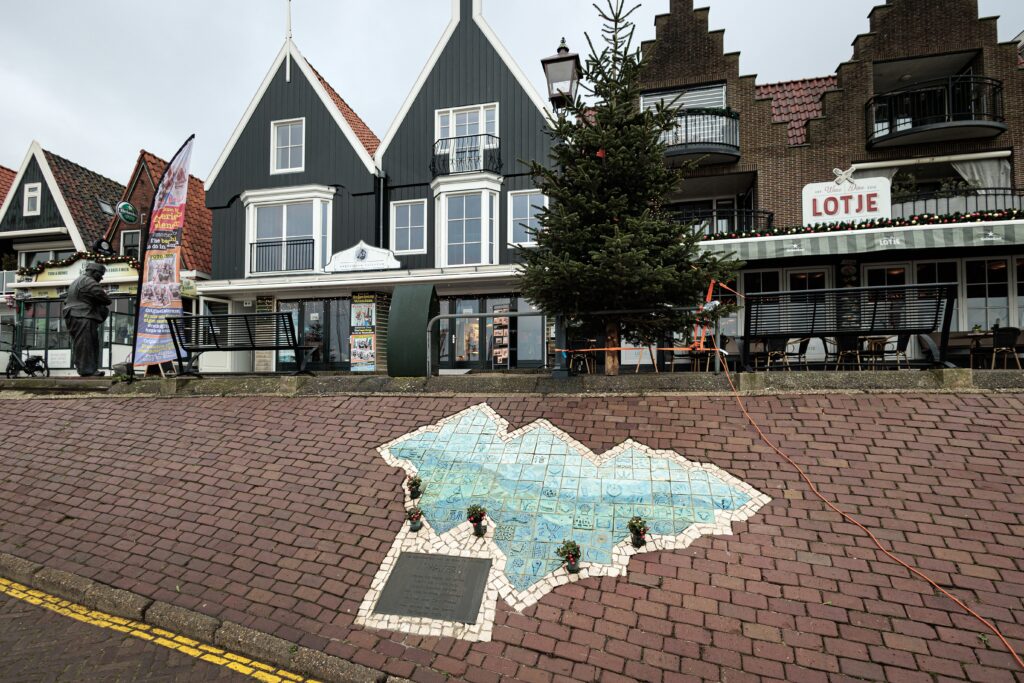 Herdenkingsmonument voor de slachtoffers van de cafébrand in 't Hemeltje