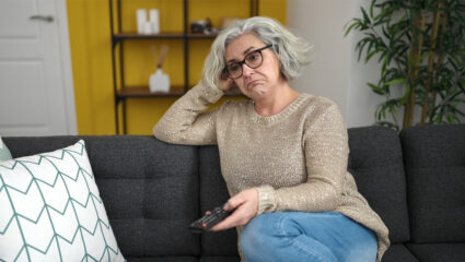 Mevrouw verveelt zich.