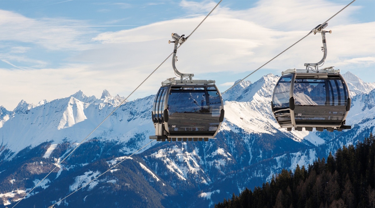 Een kabelbaan in de bergen.