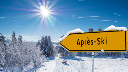 Winterlandschap met een bordje dat naar apres-ski wijst.