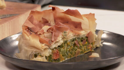 Kook mee met MAX: knapperige taart van boerenkoolstamp met merguez