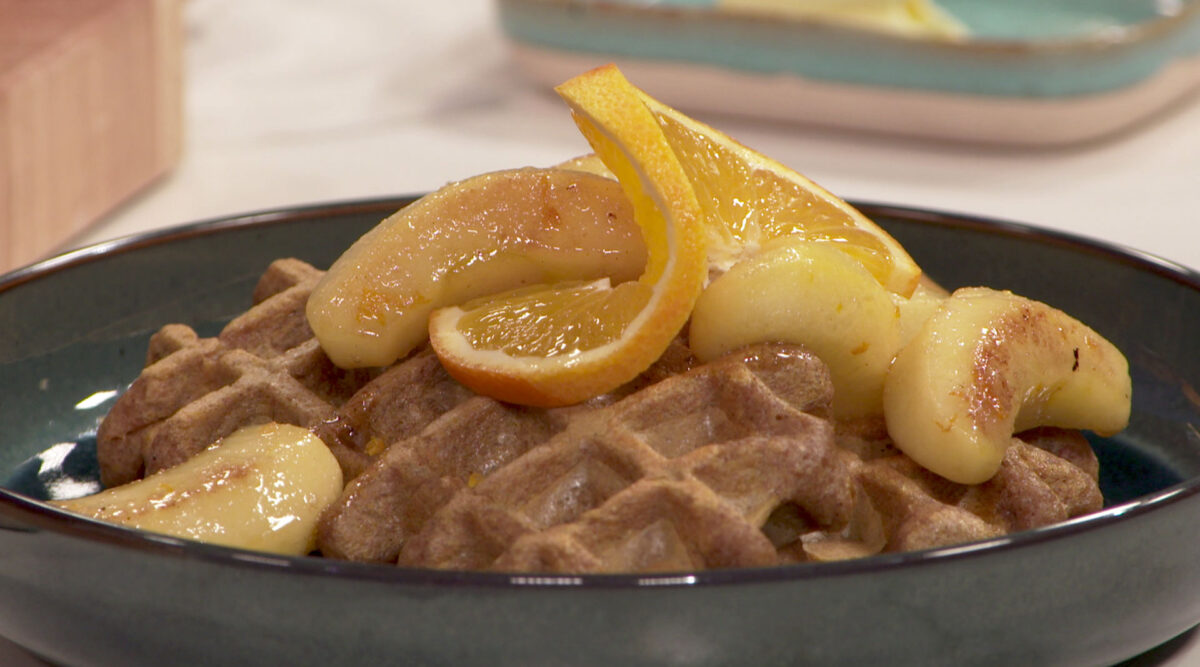 Kook mee met MAX: pompoen-speculaaswafels met gekarameliseerde appel