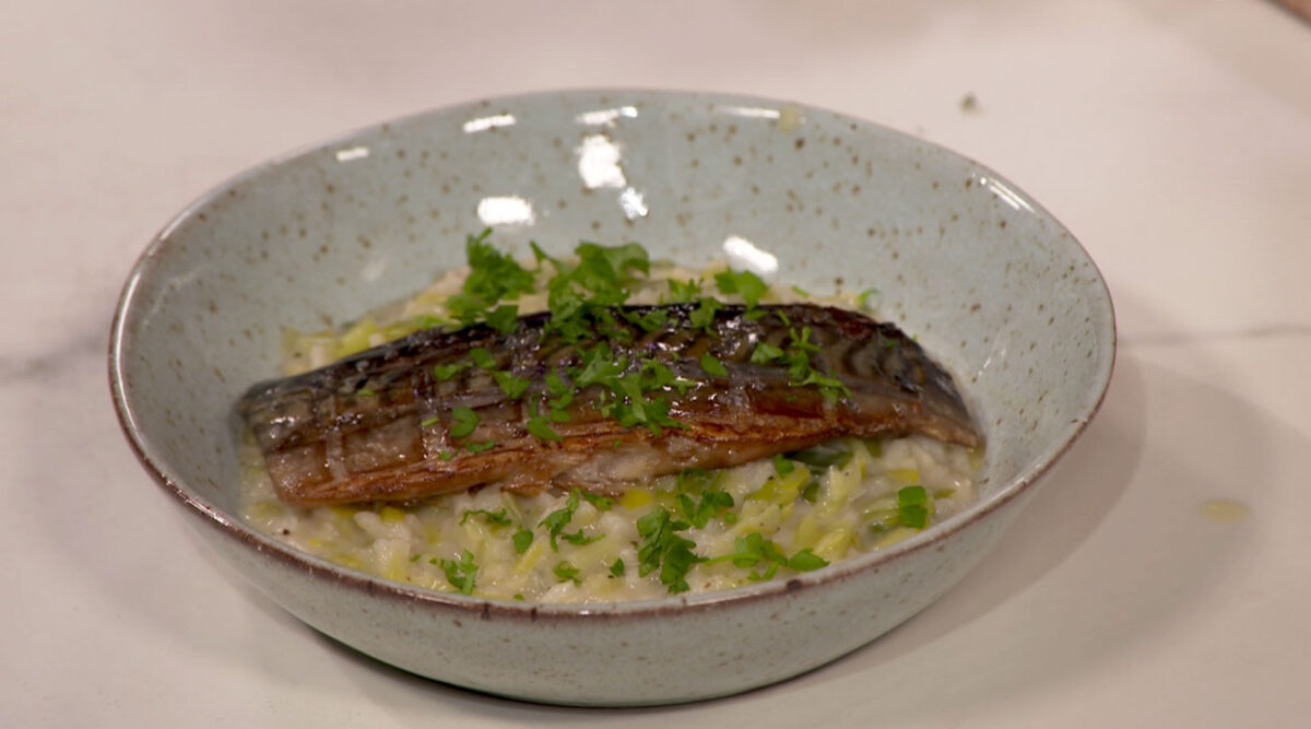 Kook mee met MAX: romige preirisotto met gebakken makreel