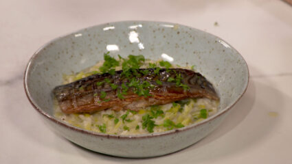 Kook mee met MAX: romige preirisotto met gebakken makreel