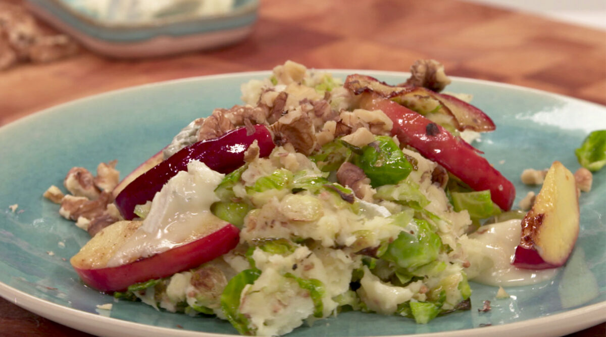 Kook mee met MAX: spruitjesstamppot met gebakken appel en mosterdzaad