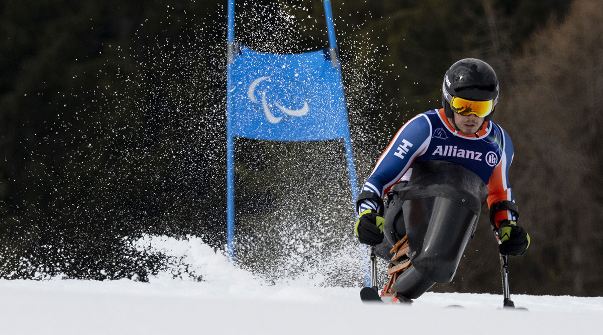 Jeroen Kampschreur tijdens zijn afdaling van de Super-G.
