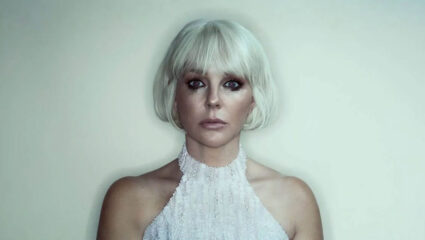 Chantal Janzen in haar rol voor de musical Cabaret.