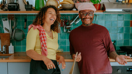 Noni Kooiman en Howard Komproe in de keuken voor Peper & Zuur?!