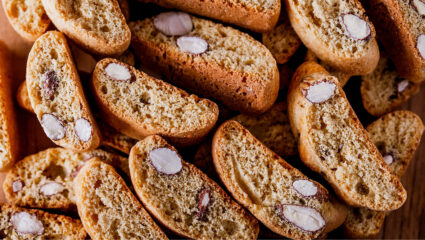 Italiaanse cantuccini koekjes met amandelen.