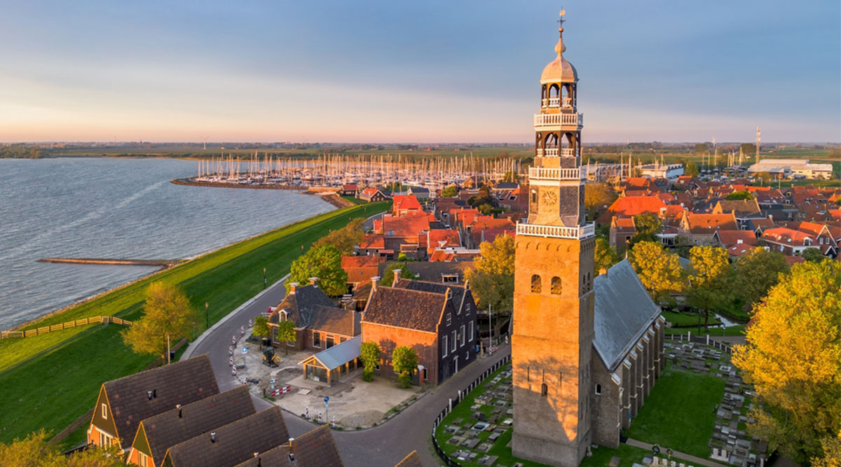 Puzzel: maak Hindeloopen van boven compleet.