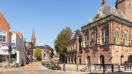 Puzzel: maak het centrum van Bolsward compleet.