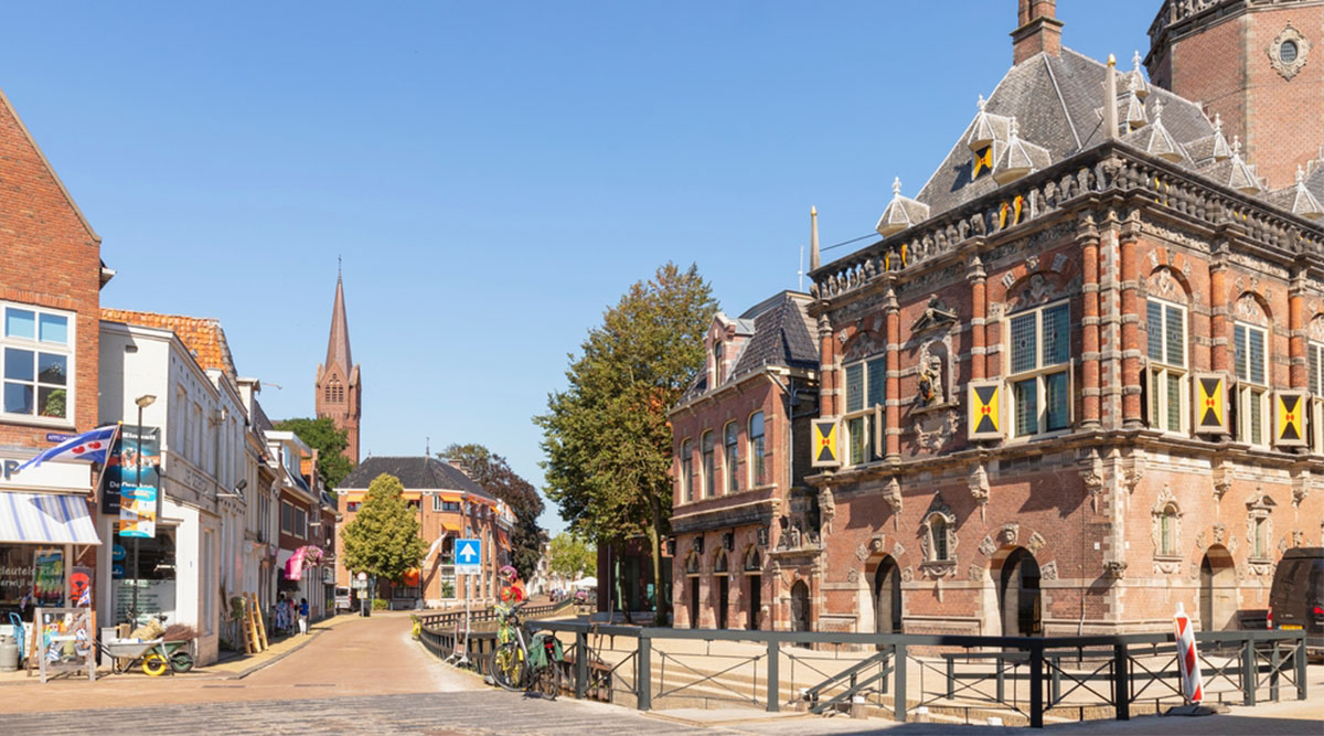 Puzzel: maak het centrum van Bolsward compleet.