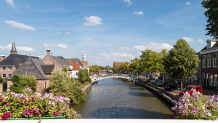 Puzzel: maak de gracht in Dokkum compleet.